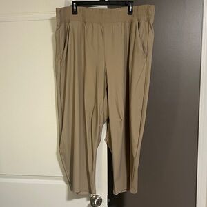 Old Navy SleekTech Barrel Pants